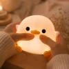 Detska nocna lampa Kacka v rukach — mäkky silikon Blumy